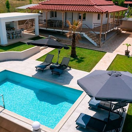 Villa Liana , Private Villa With Pool And Garden Vergia ภายนอก รูปภาพ