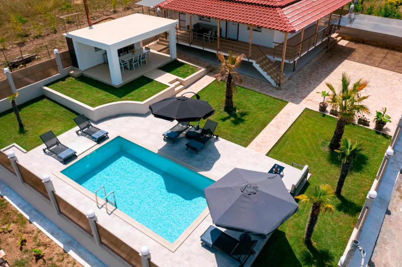 Villa Liana , Private Villa With Pool And Garden Vergia ภายนอก รูปภาพ