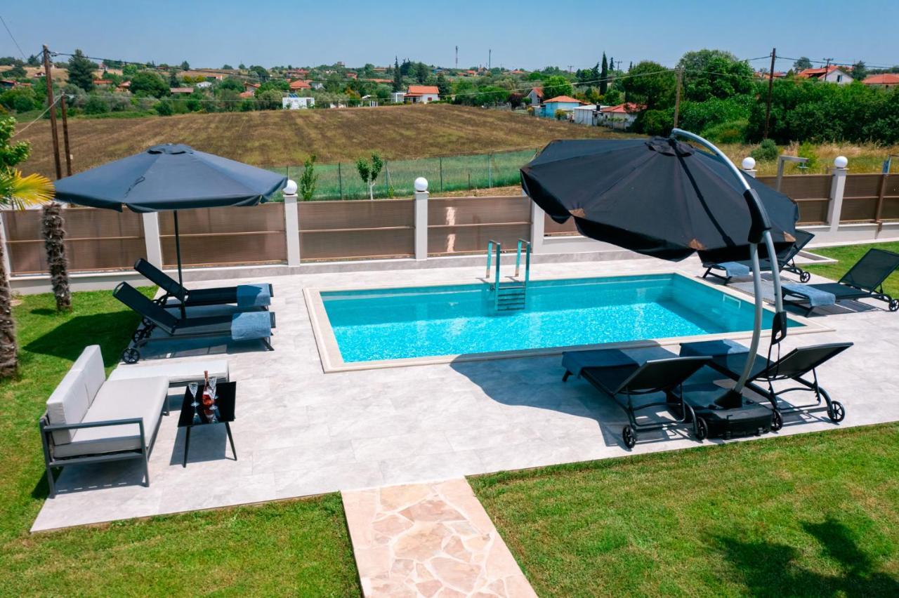 Villa Liana , Private Villa With Pool And Garden Vergia ภายนอก รูปภาพ