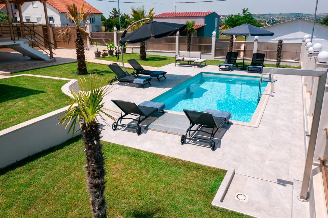 Villa Liana , Private Villa With Pool And Garden Vergia ภายนอก รูปภาพ