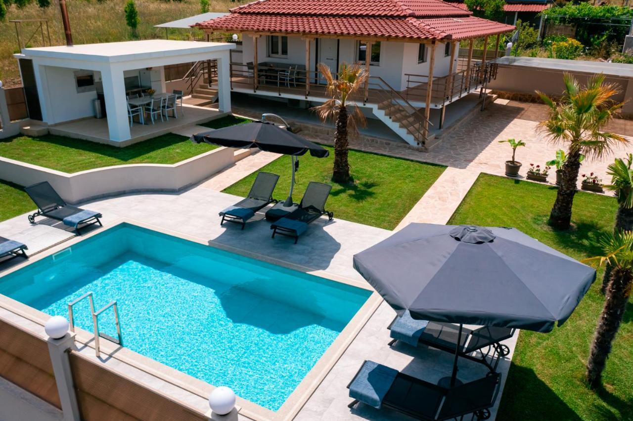 Villa Liana , Private Villa With Pool And Garden Vergia ภายนอก รูปภาพ