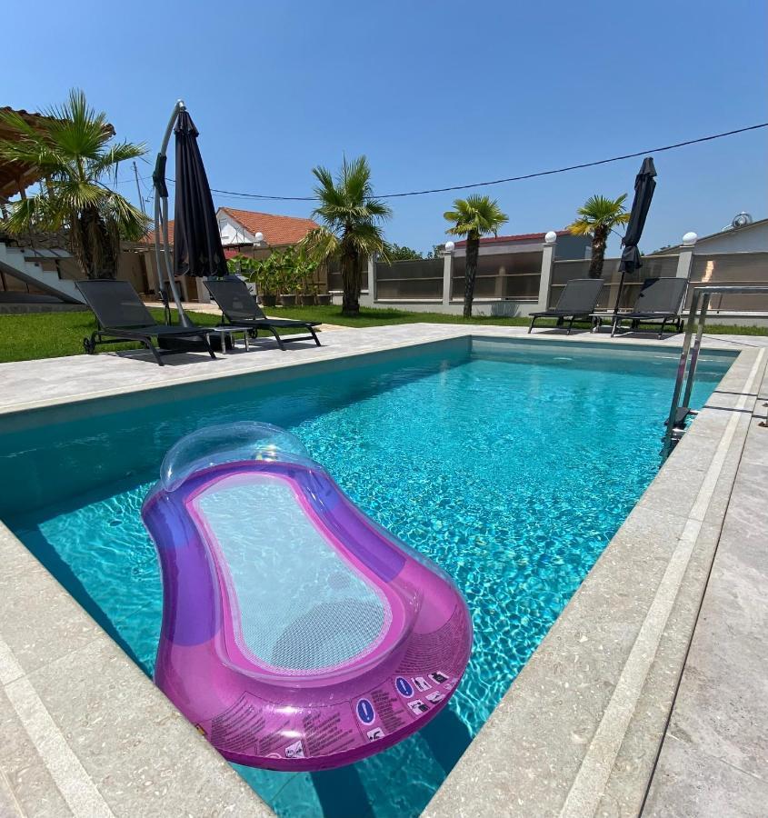 Villa Liana , Private Villa With Pool And Garden Vergia ภายนอก รูปภาพ