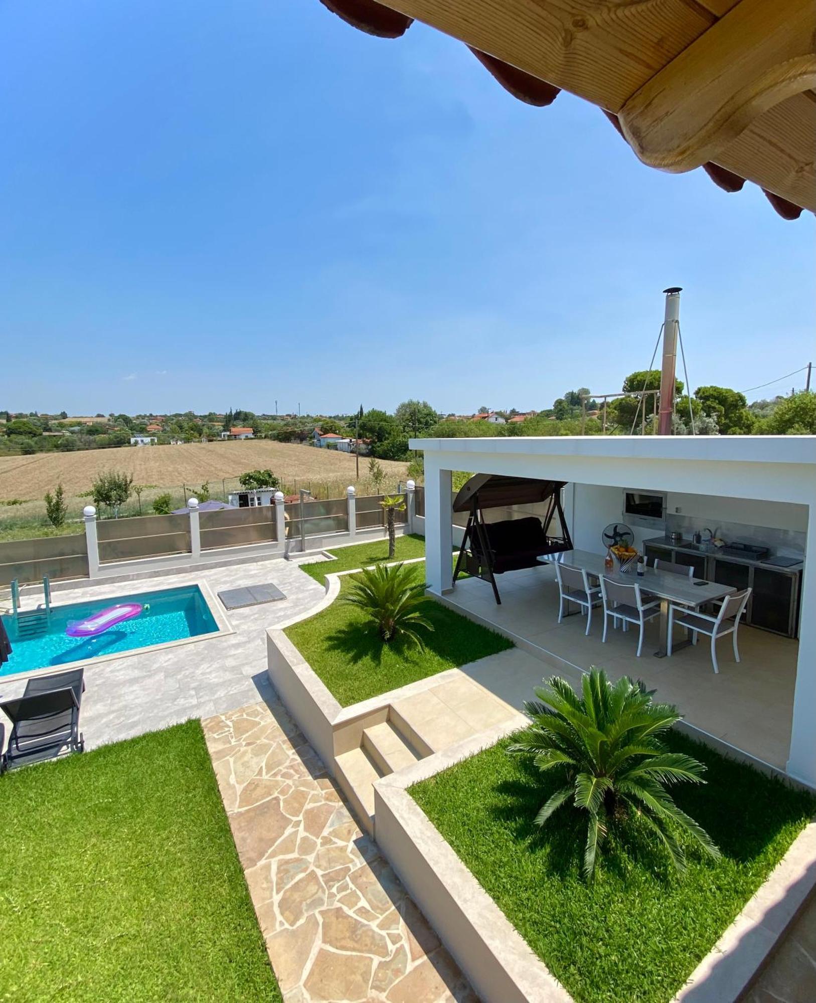 Villa Liana , Private Villa With Pool And Garden Vergia ภายนอก รูปภาพ